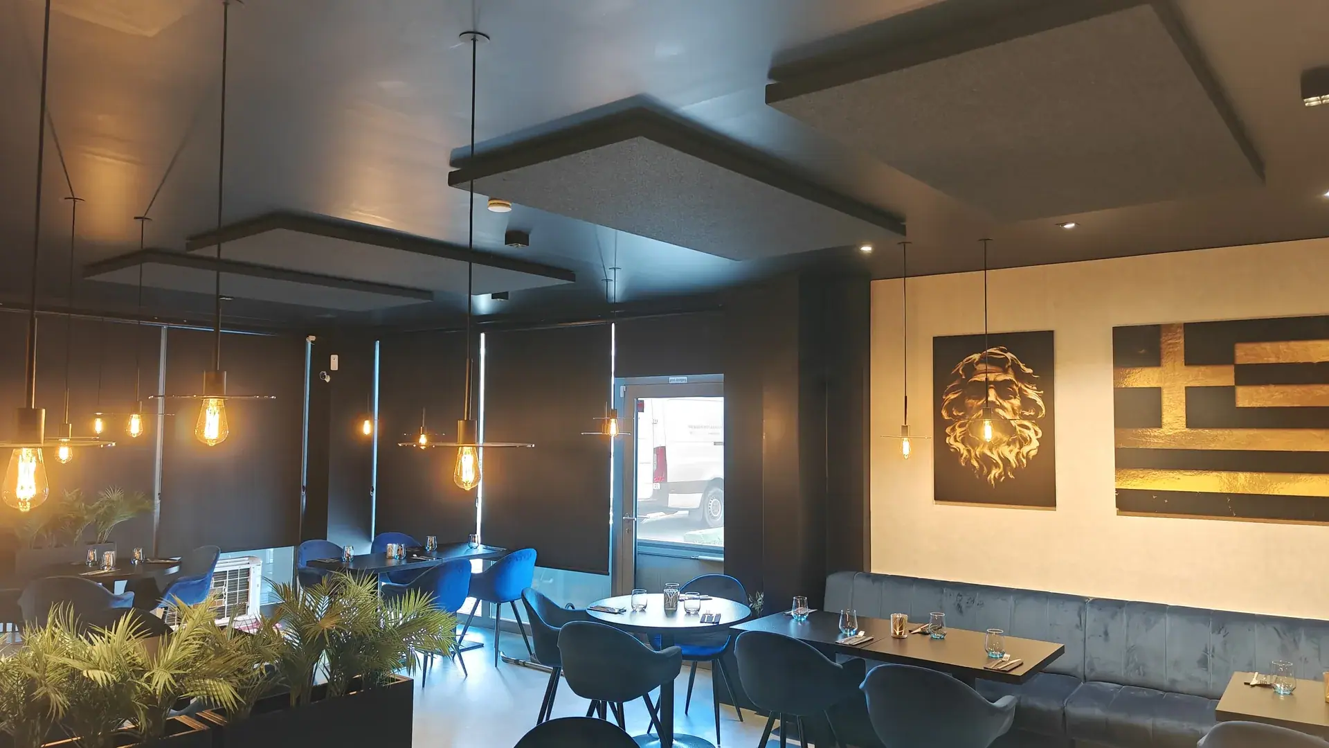 Restaurant with Stillr ceiling panels in a dark, warm interior